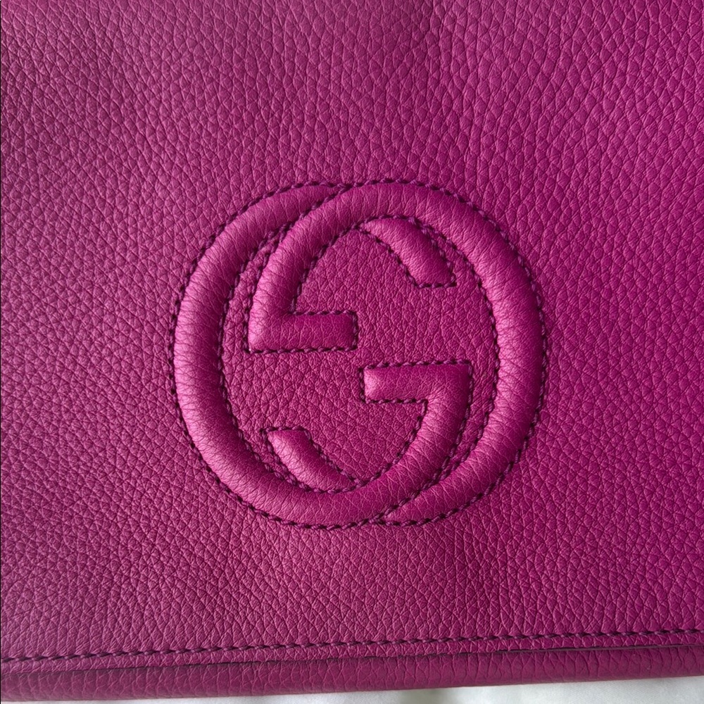 Gucci Pink Leather Clutch with Iconic GG Logo - Picture 4 of 14